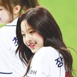야구장에서 <b>공연</b>하는 15살 장원영과 19살 장원영