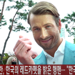 [댓글부탁해] 탑건 매버릭 '글렌 <b>포웰</b>' 내한, 레드카펫을 밝은...