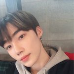 나 디퓨저 내 방 바닥에 왈칵 쏟아서ㅠㅜ