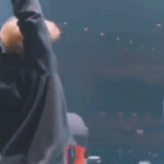 마크 <b>손버릇</b> 좀 고치자