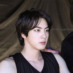 [댓글부탁해] 아미들아 석진이 짤이나 사진좀..ㅠ