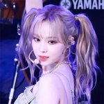 만화 캐릭터 같은 <b>요정</b> 아이돌