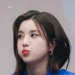 무표정한 <b>새침</b>함이 매력인 아이돌