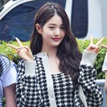 [모두드루와] 장원영 <b>뮤뱅</b> 출근샷... 오늘도 화보찍었네