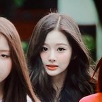 <b>설윤</b>은 진짜 인형 같다