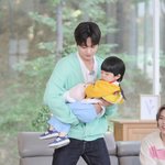 [더보이즈] <b>주요</b> 아가 안는거바