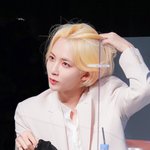 장발 잘어울리는 남돌 누가 있지