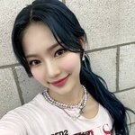 아이사 <b>둘</b>다 색안경<b>때</b> 맞음?
