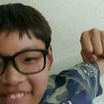 오빠가 술마시고 거실 <b>기어</b>다녀