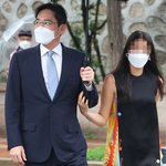 G90 내려 아빠 팔짱 끼고 등장한 이재용 딸…결혼 하객룩 눈길