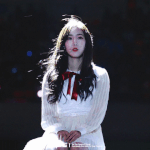 [이것좀봐줘] 여자친구 <b>여름비</b> 무대 찾아줄 사람ㅠㅠ