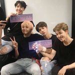 뷔 <b>쩍벌</b>좀