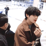 <b>뷔</b> 매번 이렇게 인사하다가
