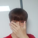 남잔데 빨간색 추 <b>하얀색</b> 반 골라주라 ㅠㅠ