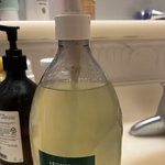 (혐주의) 유기농을 앞세우는 샴푸에서 이<b>물질</b>이 나왔습니다.