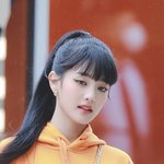 [모두드루와] 오렌지색 찰떡이었던 버버리 부산 팝업스토어 참석한 <b>민니</b>