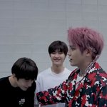 [NCT칠프] 체리밤때 용이한테 90<b>도로</b> 인사하는 루키즈정우