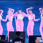 아이브 리즈 <b>크롭</b>티 입음