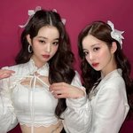 장원영이랑 <b>설윤</b>