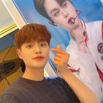 [엔터톡] 미국투어중 <b>리슨</b>업 촬영으로 하루 귀국한 이대휘