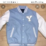 유대종 굿즈 입고다니는거 에바임?