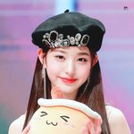 근데 생각해보면 아이돌한테 넘 기괴한게