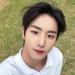 이사진 묘하게 여러명 겹쳐<b>보임</b>