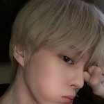 김우석 <b>이</b> <b>셀카</b> 언제 찍은거야?