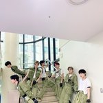 어딘가 이상한 오늘 엔하이픈 <b>단체</b> <b>사진</b>