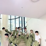 엔하이픈은 왜 <b>맨날</b> 사진을 이렇게 찍음?