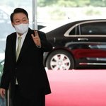 尹, 도어스테핑 중단 하루 만에 재개…"물어보세요"