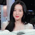 김지원 솔직히 예쁜편이야???