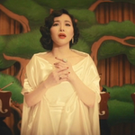 일본인들만 가득한 곳에서 노래하던 가수는 실존 인물임