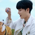 [NCT칠프] 강아지가 <b>태일</b>이 팔 잡았어