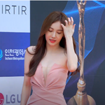 유라(YURA), 또 파격 <b>핑크</b>드레스··· 'BSA' 레드카<b>펫</b> 현장