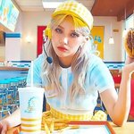 <b>소연이</b>는 햄버거 가게 컨셉을 했을뿐인데ㅋㅋㅋㅋㅋㅋ