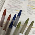 한 달 동안 <b>볼펜</b> 이만큼 썼졍