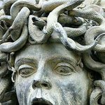 제작 과정이 궁금해지는 과거 <b>유물</b>들