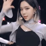 [댓글부탁해] 얘들아 <b>윈터</b>가 입은 이런 옷 모라그래..?