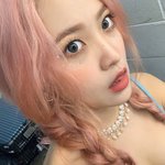 핑크머리로 신비한 매력 돋보이는 <b>여</b><b>돌</b>