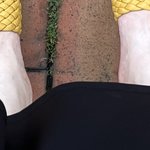 나 걷다가 발 봤는데 새삼 개<b>하얌</b>