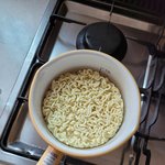 짜파게티 끓여먹는데 <b>냄비</b>랑 딱 맞음