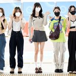 레드벨벳 대형 조이가 가운데 <b>서면</b>