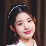 말랑한 <b>볼살</b>이 귀여운 아이돌
