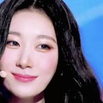 [댓글부탁해] <b>채령</b> ㅈㄴ 이뻐지지 않음?