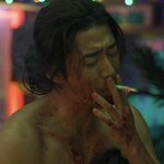 그런 <b>눈깔</b>로 날 쳐다보지 말라