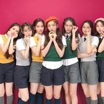 한때 바지 의상만 입혀 극찬받았었던 여돌