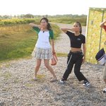 아이돌 사이에서 <b>은은</b>하게 보이는 포즈