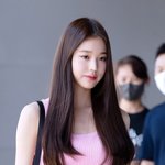 장원영 <b>출국</b> <b>때</b> 복근 봄?