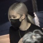 로제 헤어컬러 바꿨네...??